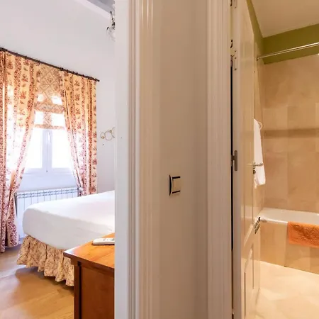 Museum Duplex And Patios, Historical Center, 8 Pax * Seville