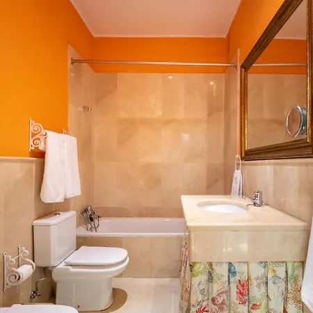 Museum Duplex And Patios, Historical Center, 8 Pax * Seville