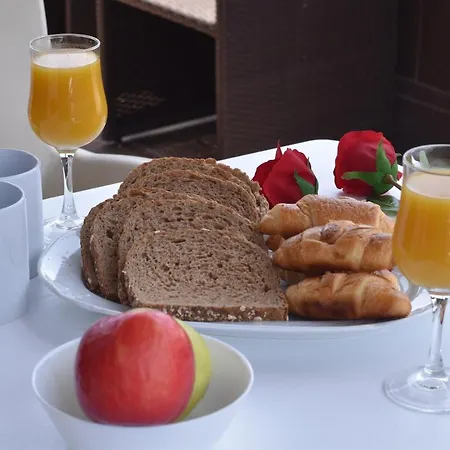 Apartamento ático Céntrico Plaza Moravia ,san Julian. Sevilla
