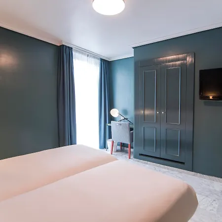 Petit Palace Puerta De Triana Hotel