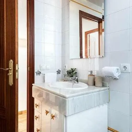 Monkeys 7revueltas Deluxe Apartment Seville