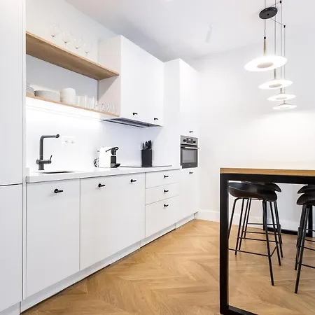 Eleven Real De La Carreteria, By Homing U Apartment