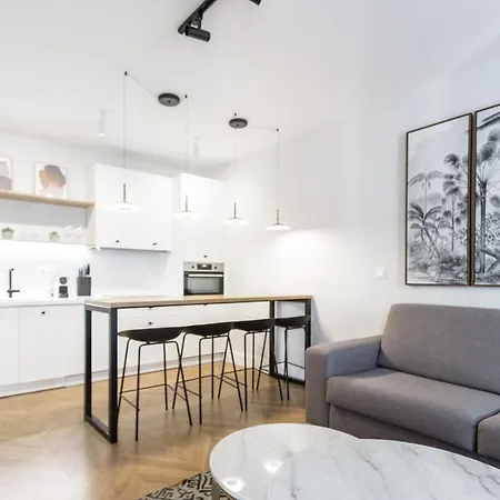 Eleven Real De La Carreteria, By Homing U Apartment
