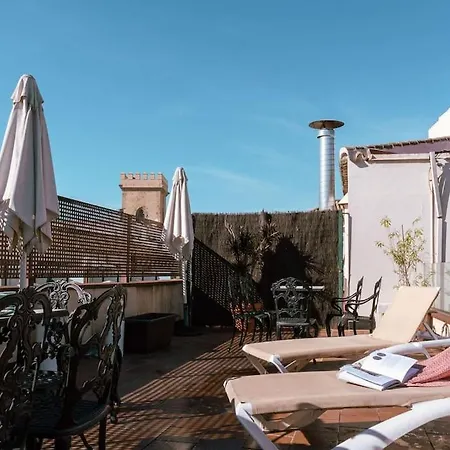 Con Encanto En Patio Sevillano Seville