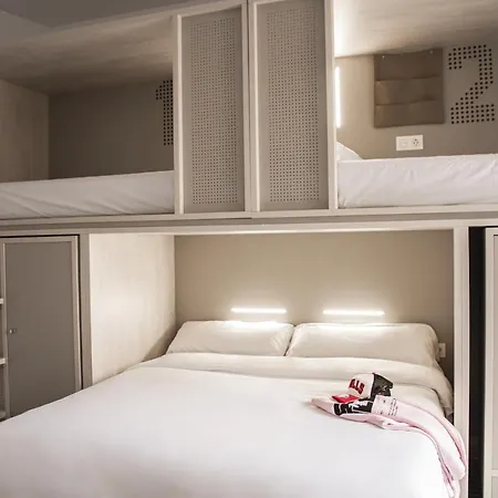 Room00 Salvador * Seville