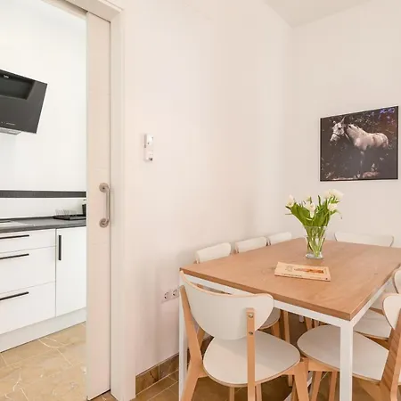 Isg Zaragoza-free Parking Appartement Sevilla