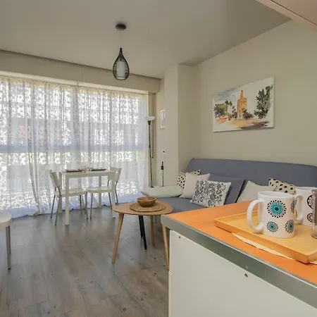 Muy Centrico, Tranquilo Y Confortable **a/c-wifi** * Seville