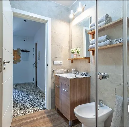 Apartment Violeta With Cozy Balcony
