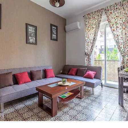 Apartment Violeta With Cozy Balcony