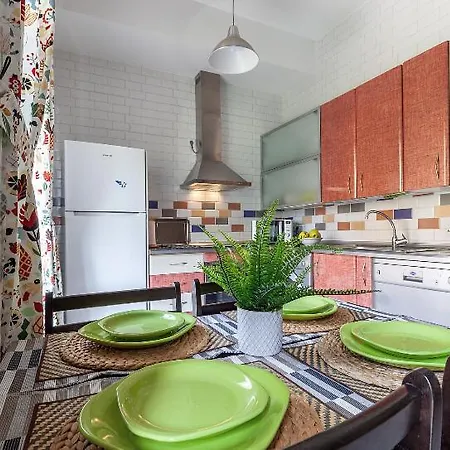 Apartment Violeta With Cozy Balcony Seville