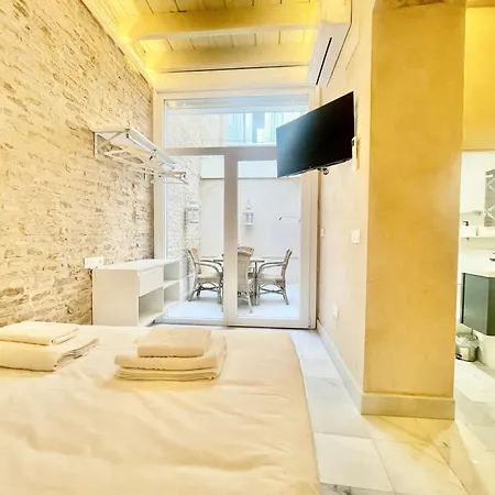 Click Triana - Patio Privado Apartment Seville