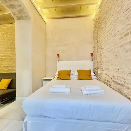 Click Triana - Patio Privado *