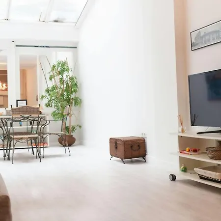 Duplex Center Parking Netflix Amazon Video Sevilla