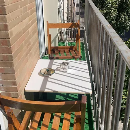 Violeta With Cozy Balcony
