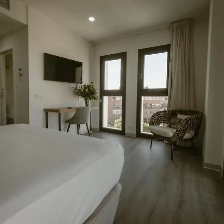 호텔 Petit Palace Vargas 2*