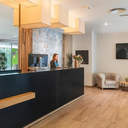 Hotel Catalonia Giralda 4*