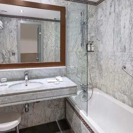 Hotel Catalonia Giralda 4*