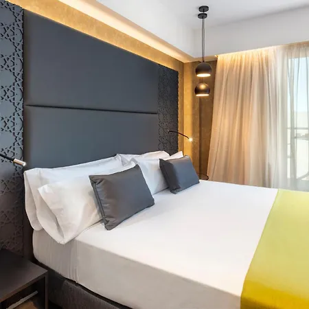 Catalonia Giralda Hotel 4*