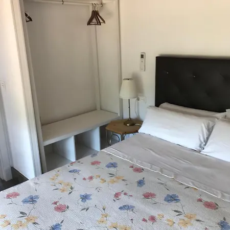 Aparthotel Urban House Siurot 33