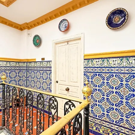 Palace-house Hercules Homestay Seville