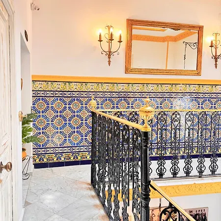 Palace-house Hercules Homestay *