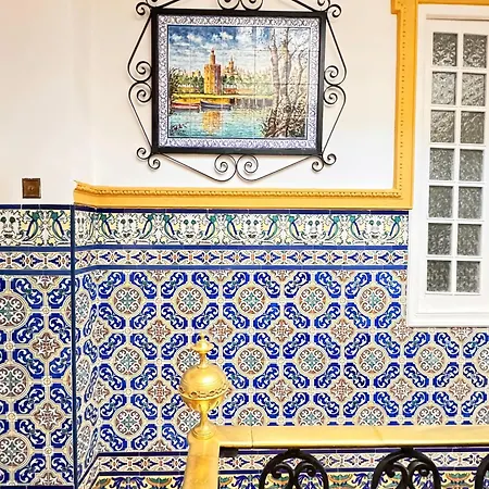 Palace-house Hercules Homestay Seville