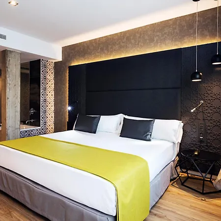 Catalonia Giralda Hotel 4*