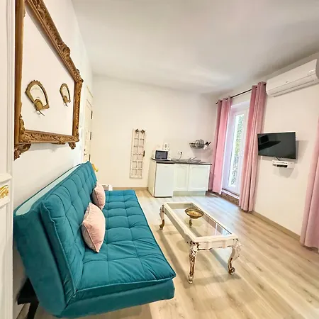Palace-house Hercules Homestay *