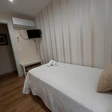 Orilla De Triana Homestay *