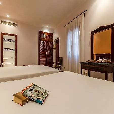 Baco Hotel 2*