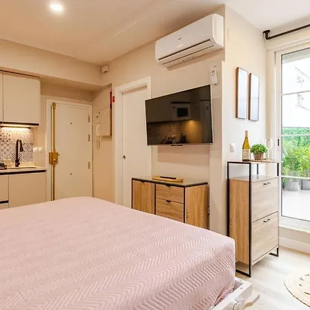 New! Cozy For Couples With Private Patio * Seville