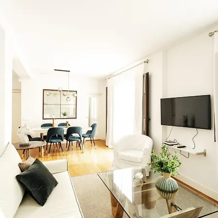 Minty 3bd - Triana Apartment *