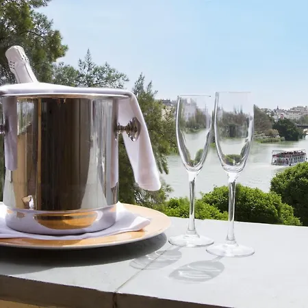 Ribera De Triana Hotel 4*