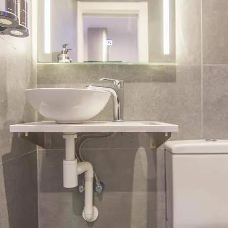 Rentalsevilla Looks Pretty And Modern Apartamento