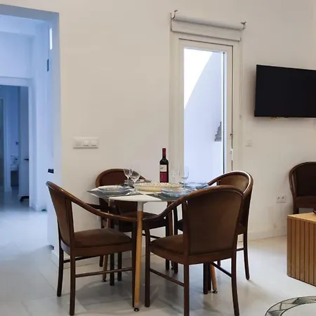 Mensaque Triana, 2 * Seville
