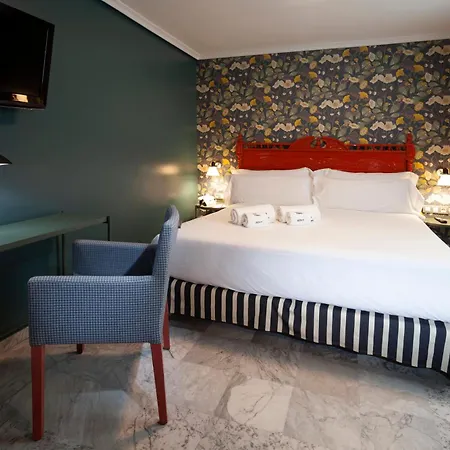 Petit Palace Puerta De Triana Hotel 3*
