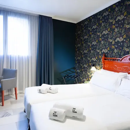 Hotel Petit Palace Puerta De Triana 3*
