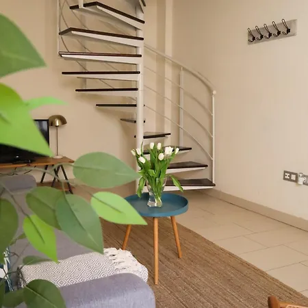 Guzman El Bueno Apartment