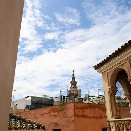 Guzman El Bueno Apartment