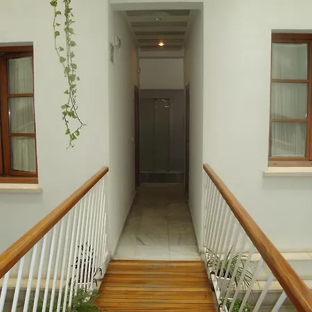 Puerta Carmona Konukevi