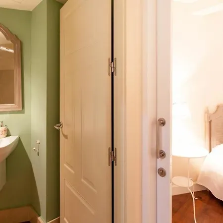 Guest house Cathedral House 2*
