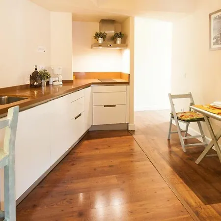 Cathedral House Guest house 2*