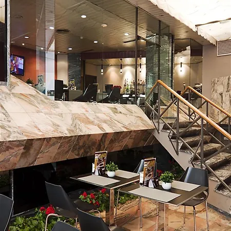 Catalonia Giralda Hotel 4*