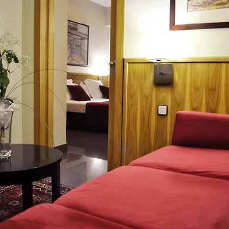 Catalonia Giralda Hotel 4*