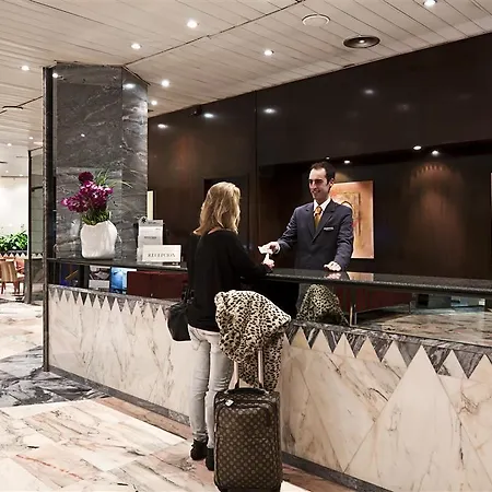 Catalonia Giralda Hotel 4*