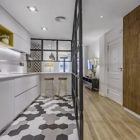 Eleven Real De La Carreteria, By Homing U Apartment