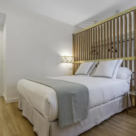 Apartment Eleven Real De La Carreteria, By Homing U
