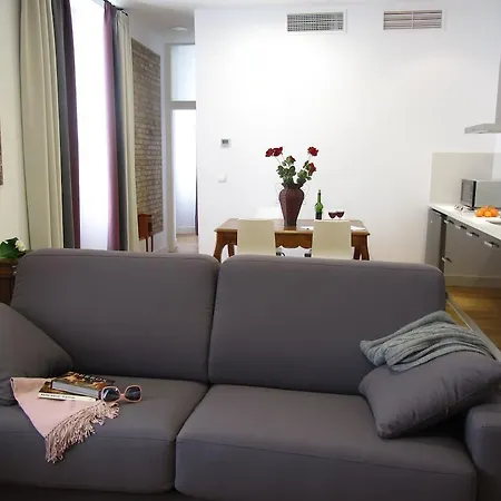 라이프 아파르트멘츠 알베르토 리스타 * 세비야