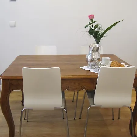 라이프 아파르트멘츠 알베르토 리스타 세비야