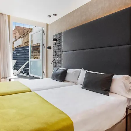 Catalonia Giralda Hotel 4*